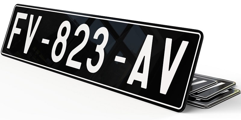 Les secrets de la plaque d'immatriculation noire : histoire, législation et esthétique